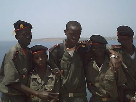 c ' est  Moi et mes amis j sius derriere a ta droite